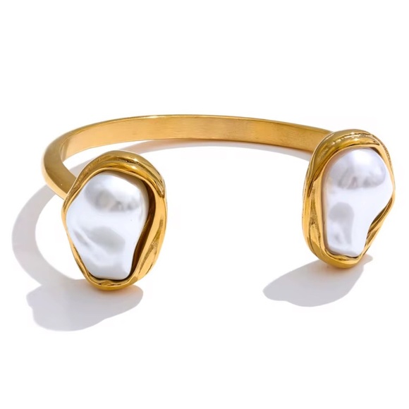 Baroque Pearl Cuff Bracelet – Stainless Steel PVD Gold Plated - Picture 4 of 10